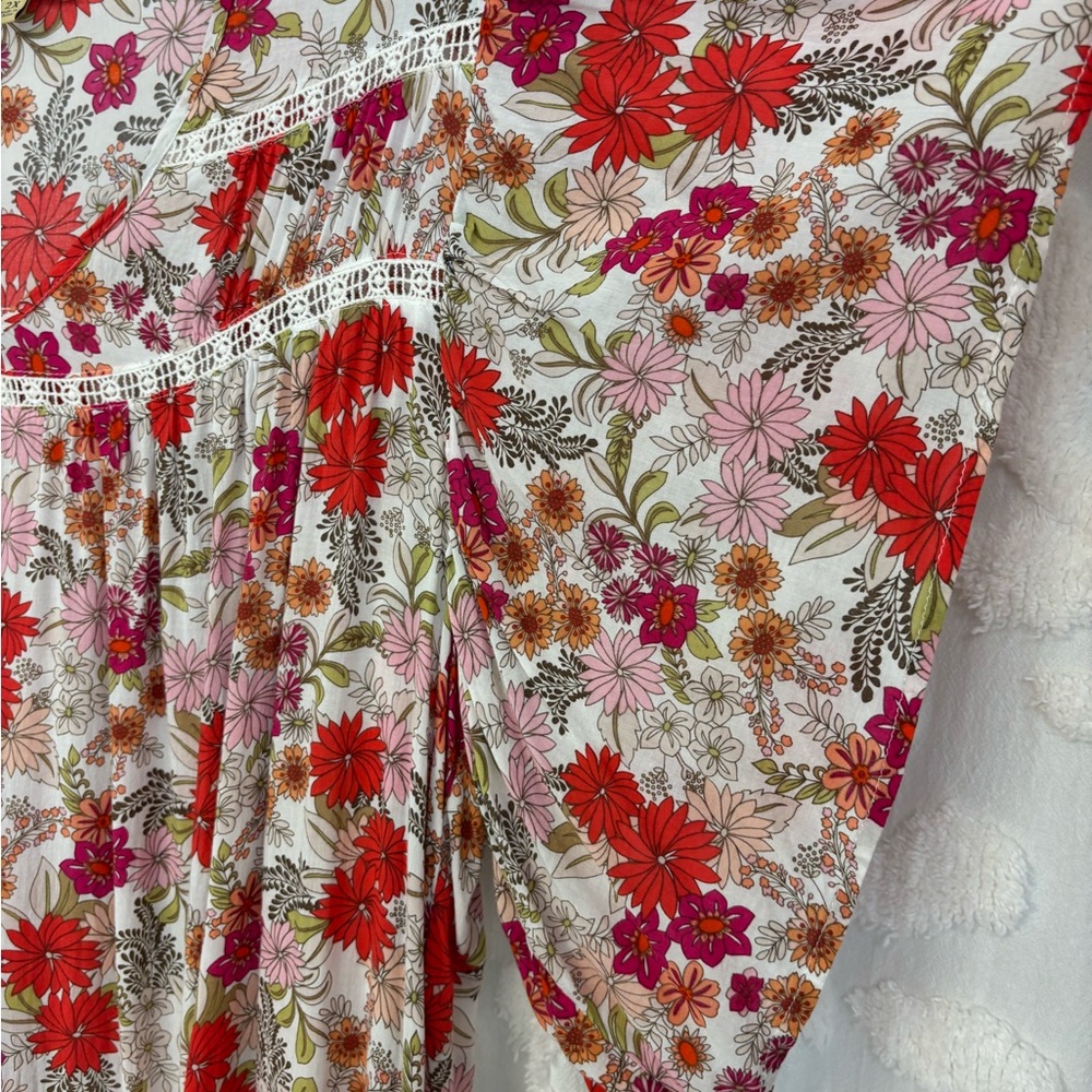 Democracy Floral Blouse - Red and White - Picture 5 of 9